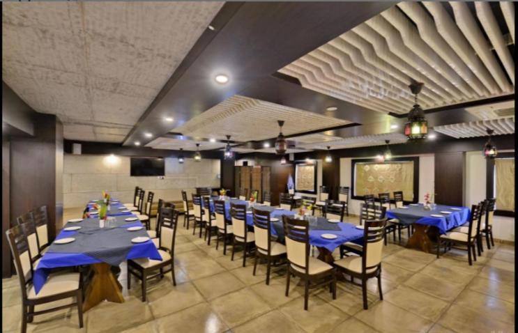 Rāipur Hotel Puneet International מראה חיצוני תמונה