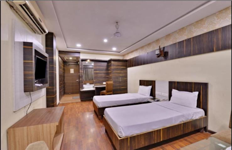 Rāipur Hotel Puneet International מראה חיצוני תמונה